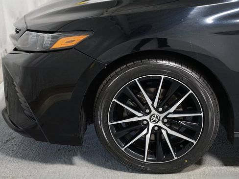 Used 2022 Toyota Camry SE FWD image 5