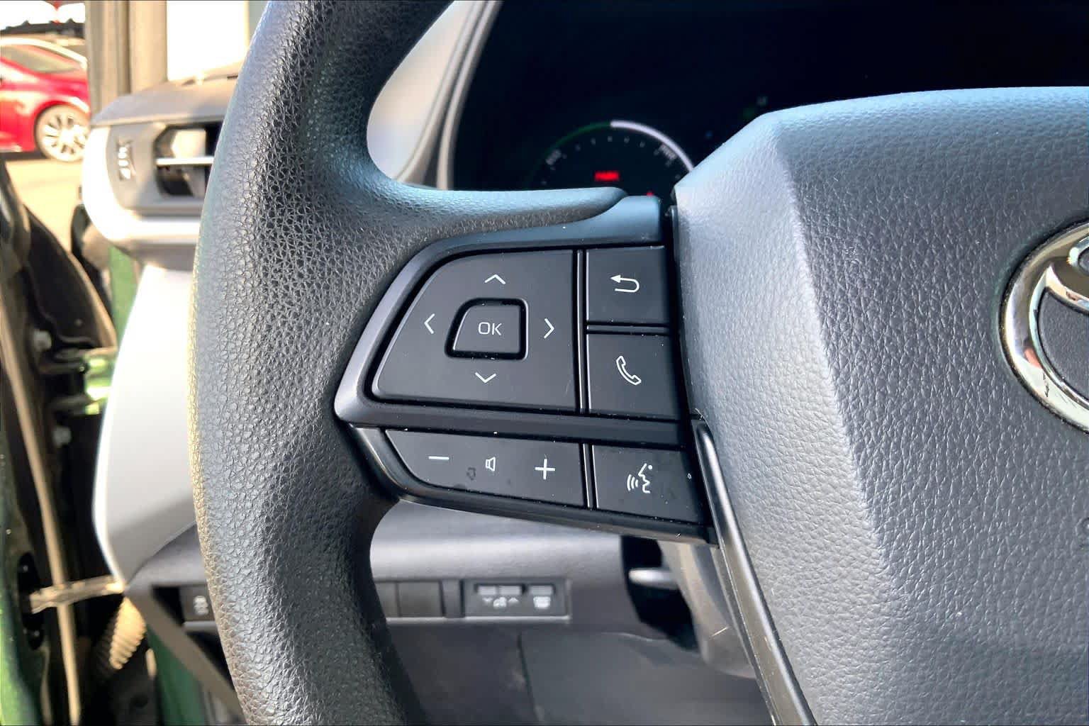 Certified 2025 Toyota Sienna LE w/ LE Plus Package FWD image 24