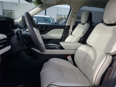 Used 2023 Lincoln Aviator Black Label w/ Jet Package image 11