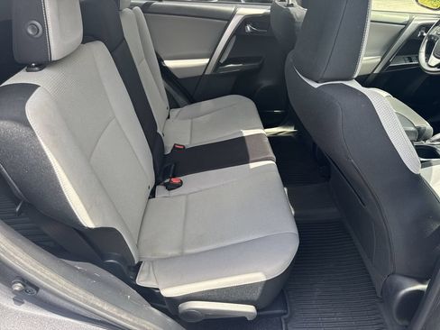 Used 2016 Toyota RAV4 XLE w/ Four Season Floor Mat Package AWD/4WD image 14
