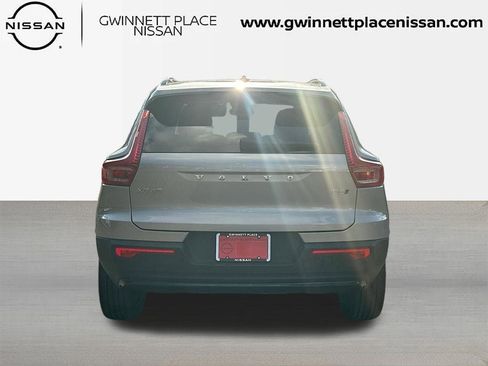 Used 2024 Volvo XC40 B5 Core image 6