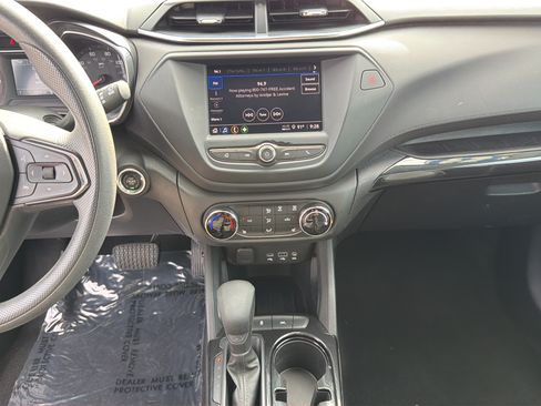 Used 2023 Chevrolet TrailBlazer LT FWD image 20