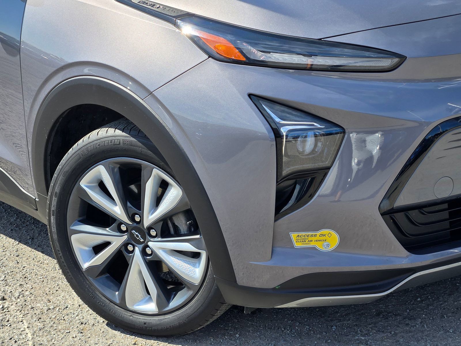 Used 2023 Chevrolet Bolt EUV LT w/ Convenience Package FWD image 9