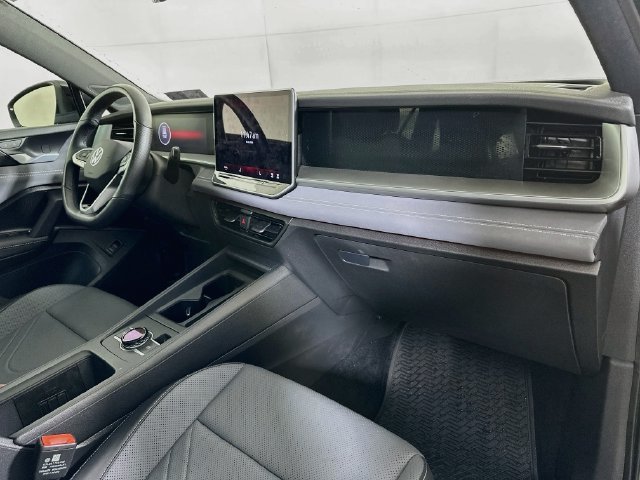Certified 2026 Volkswagen Tiguan SE R-Line FWD image 29