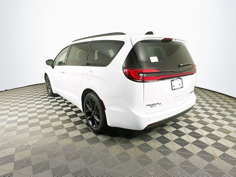 New 2026 Chrysler Pacifica Limited w/ S Appearance Package FWD image 6