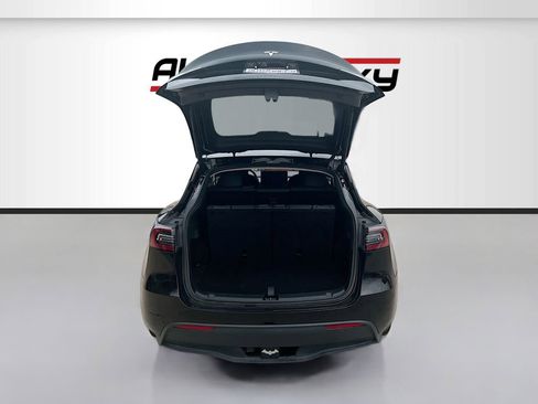 Used 2023 Tesla Model Y Long Range image 24