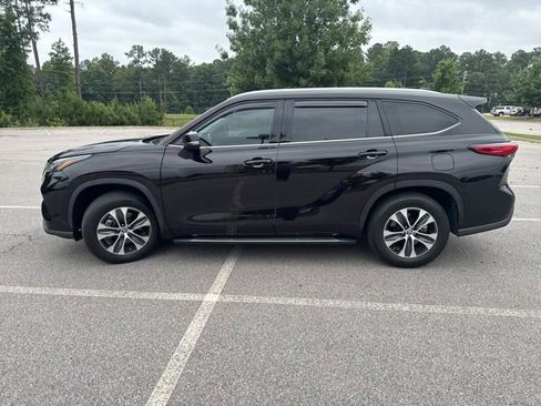 Used 2022 Toyota Highlander XLE FWD image 6