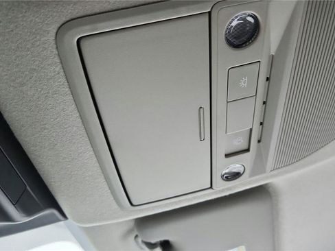 Used 2025 Nissan Kicks SR AWD/4WD image 19