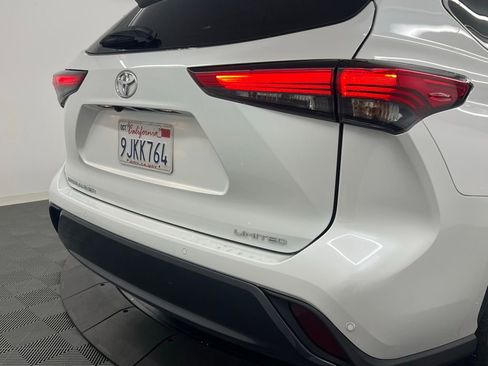 Used 2023 Toyota Highlander Limited FWD image 8