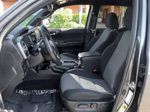 Used 2020 Toyota Tacoma TRD Sport AWD/4WD image 18