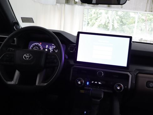 Used 2025 Toyota 4Runner Limited AWD/4WD image 2