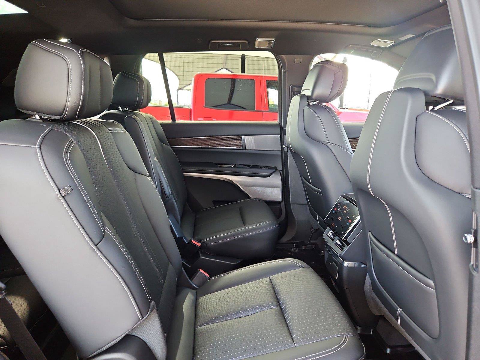 Used 2026 Cadillac Vistiq Sport w/ LPO, Floor Liner Package AWD/4WD image 29