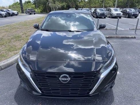 Used 2024 Nissan Altima 2.5 SV FWD image 2