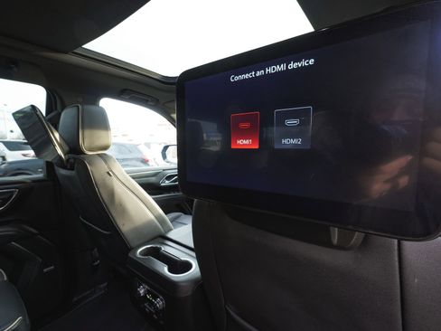 Used 2023 GMC Yukon SLT w/ SLT Premium Package image 41