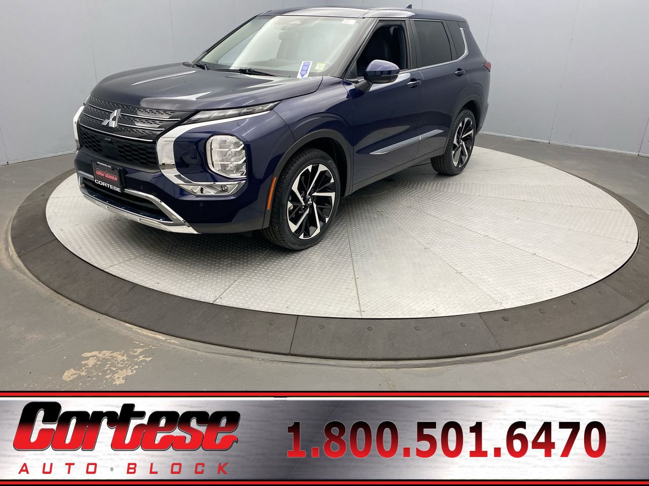 Used 2023 Mitsubishi Outlander SE AWD/4WD image 1
