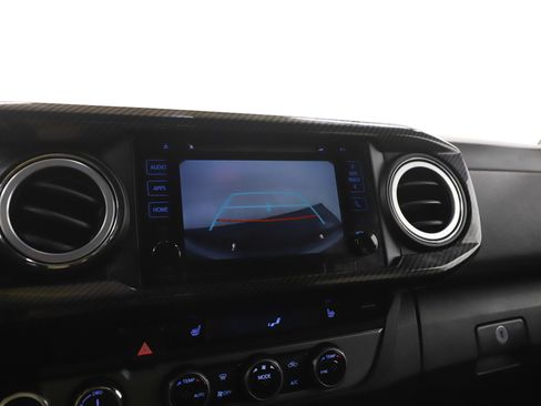 Used 2018 Toyota Tacoma TRD Sport image 28