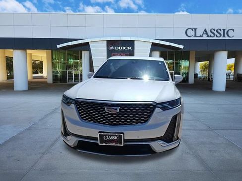 Used 2022 Cadillac XT6 Premium Luxury w/ Technology Package FWD image 3