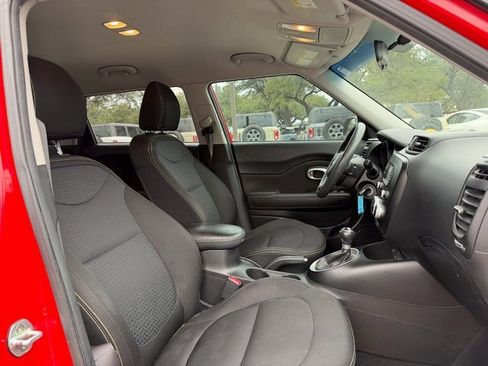 Used 2016 Kia Soul + image 14