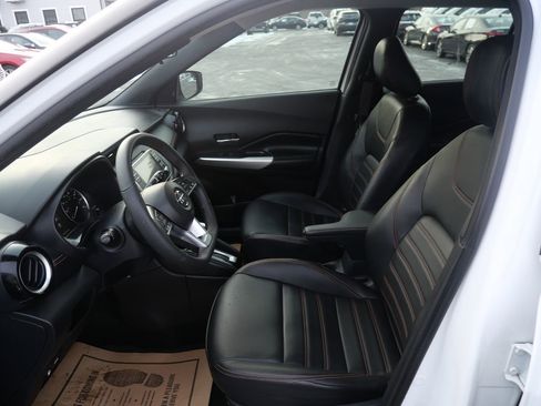 Used 2020 Nissan Kicks SR w/ SR Premium Package image 10