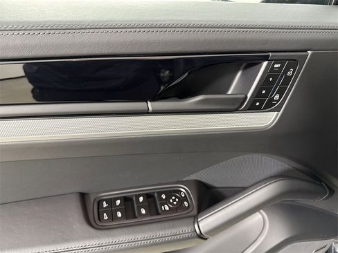 New 2026 Porsche Cayenne S image 33