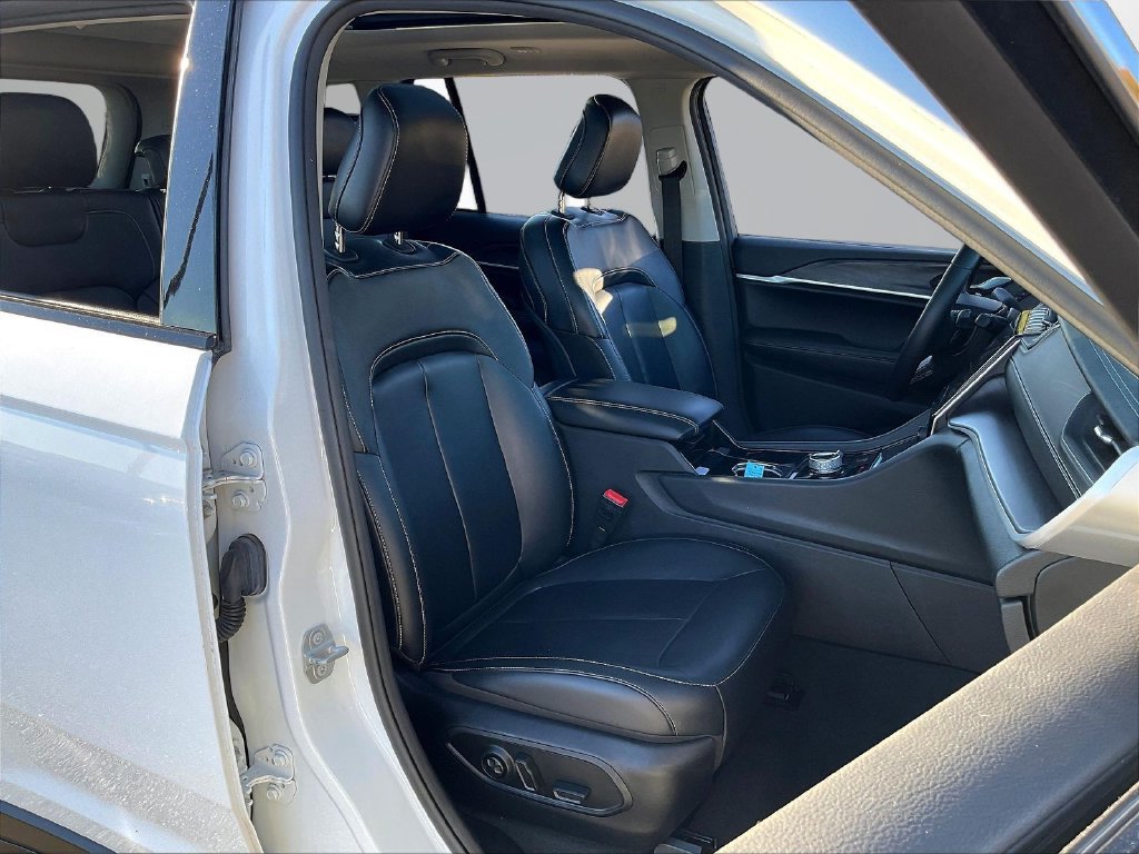Used 2022 Jeep Grand Cherokee Limited AWD/4WD image 29