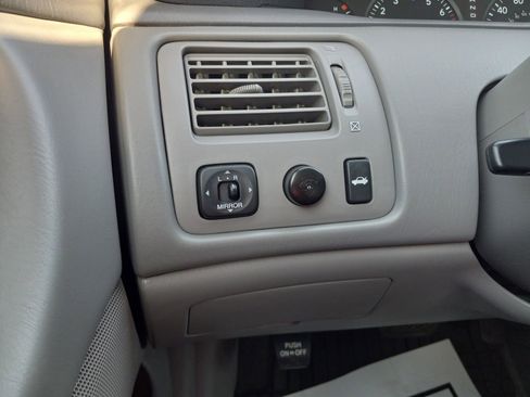 Used 2004 Toyota Avalon XLS image 22