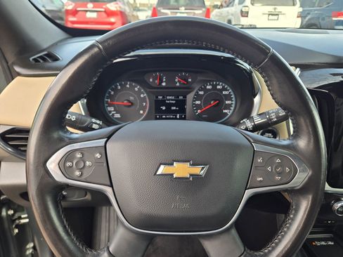 Used 2022 Chevrolet Traverse LT image 39