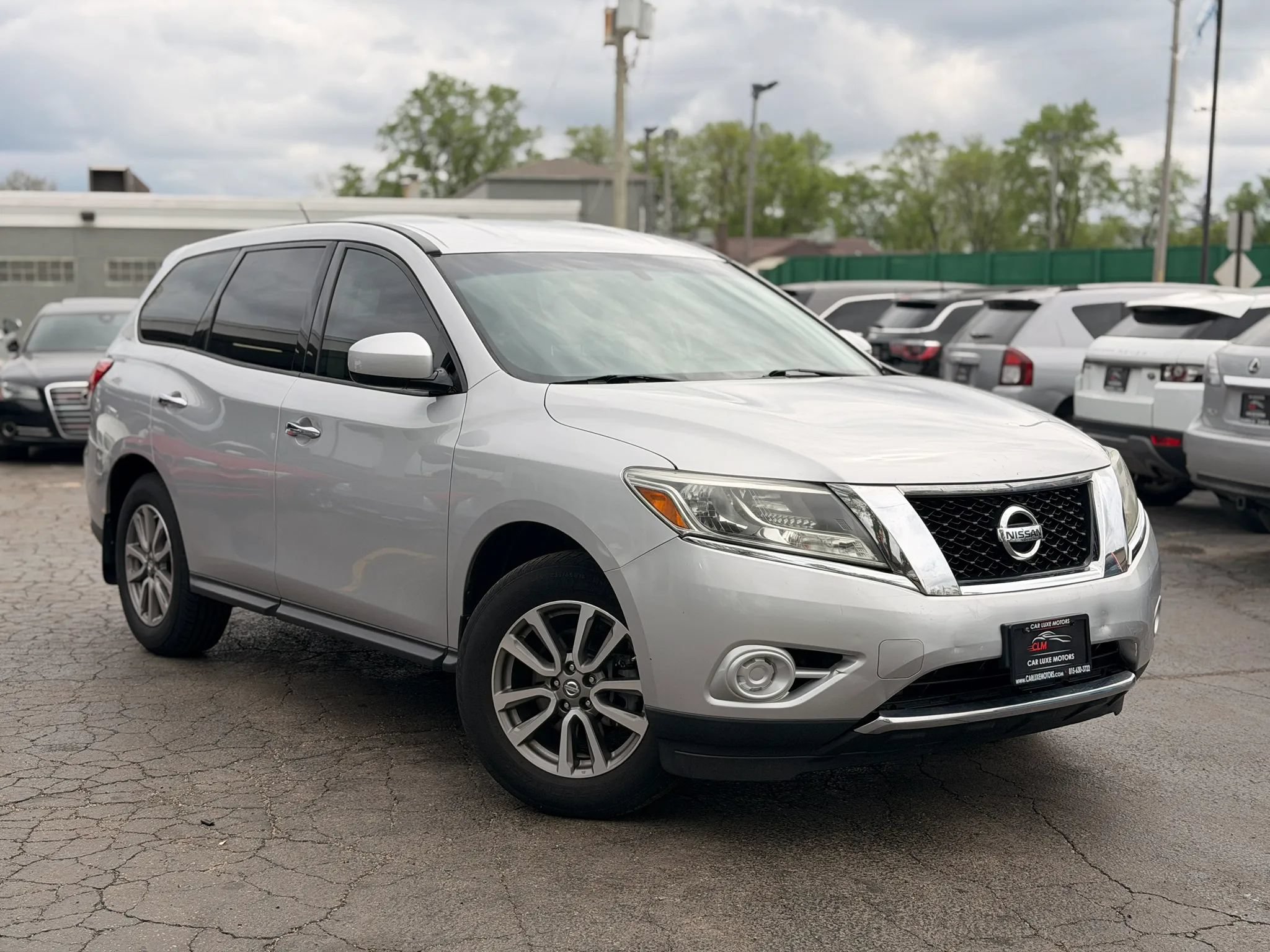 Used 2014 Nissan Pathfinder S FWD image 3