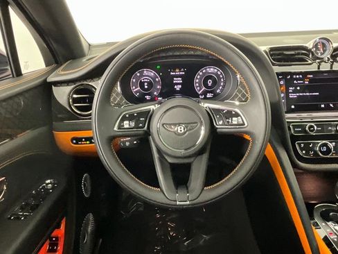 Used 2025 Bentley Bentayga image 11