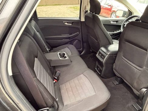 Used 2019 Ford Edge SE FWD image 18