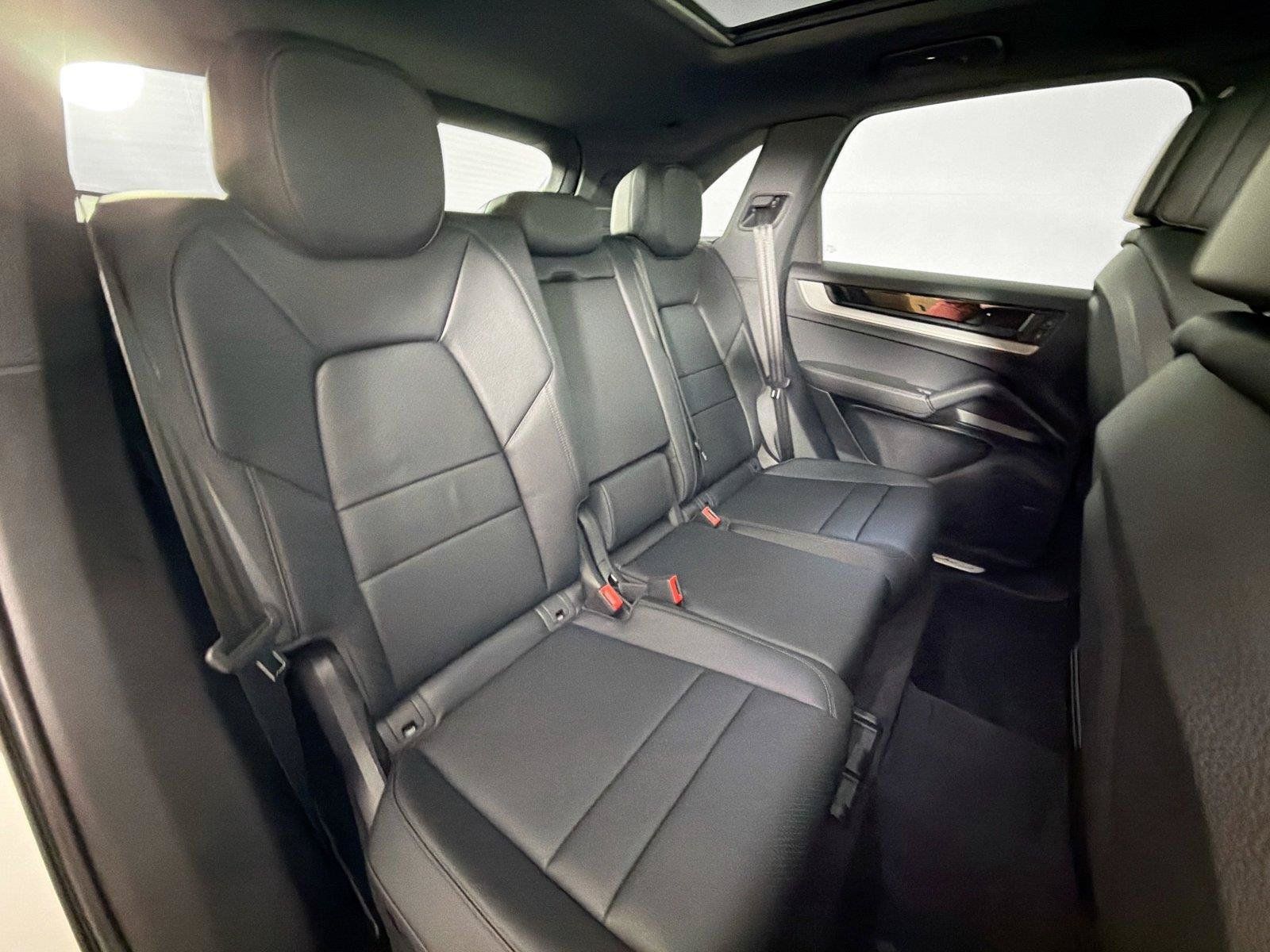 Certified 2025 Porsche Cayenne E-Hybrid AWD/4WD image 26
