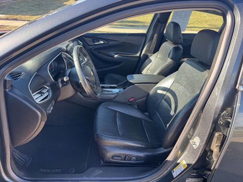 Used 2017 Chevrolet Malibu Premier w/ Premier Sun and Wheel Package image 9