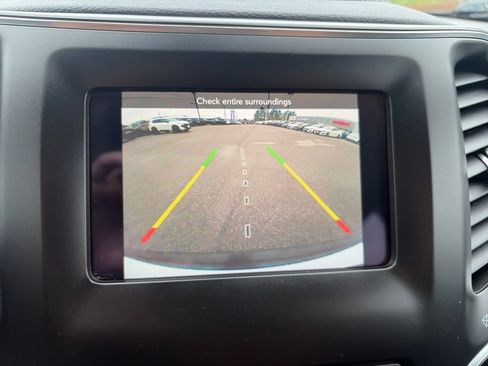 Used 2019 Jeep Cherokee Latitude Plus AWD/4WD image 20