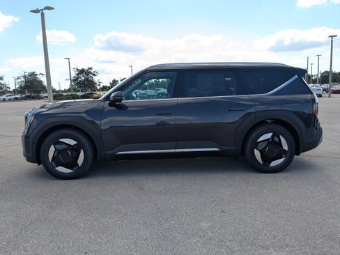 New 2026 Kia EV9 Wind image 8