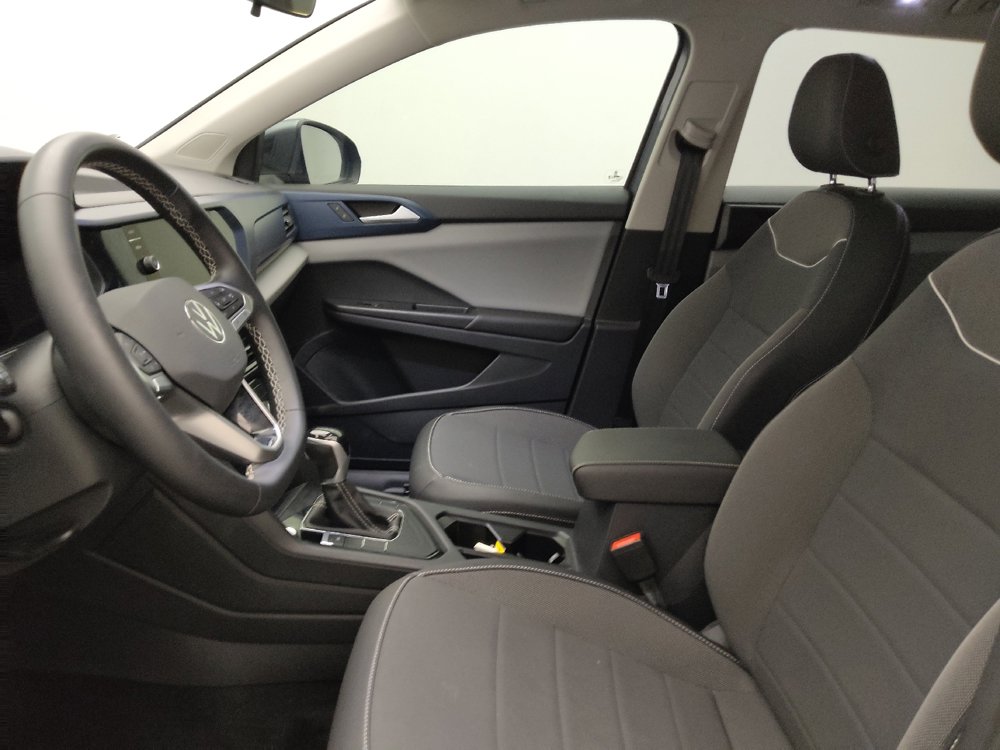 Used 2023 Volkswagen Taos SE w/ Panoramic Sunroof Package FWD image 17