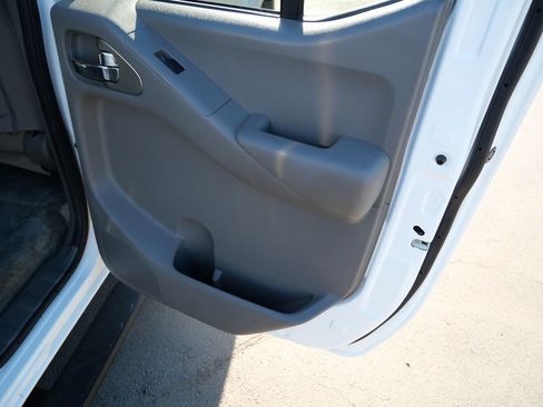 Used 2018 Nissan Frontier SV w/ Value Truck Package AWD/4WD image 24