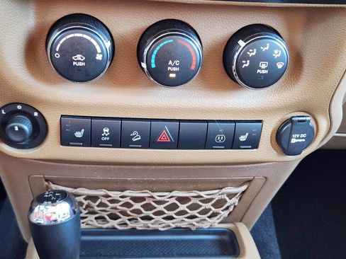 Used 2013 Jeep Wrangler Sahara w/ Connectivity Group AWD/4WD image 20