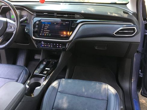 Used 2022 Chevrolet Bolt EUV Premier w/ Sun & Sound Package FWD image 29