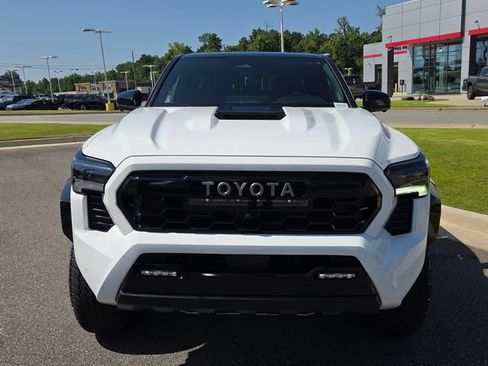Used 2025 Toyota Tacoma TRD Pro AWD/4WD image 2