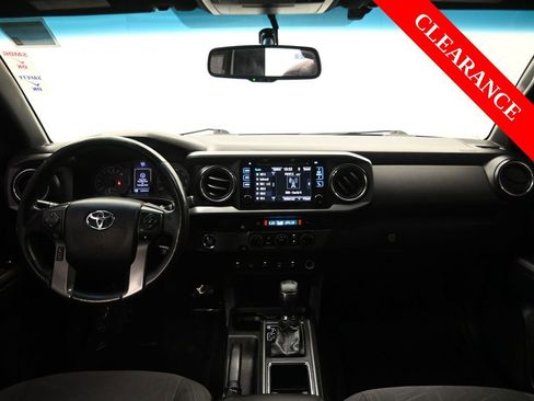 Used 2016 Toyota Tacoma TRD Sport image 14