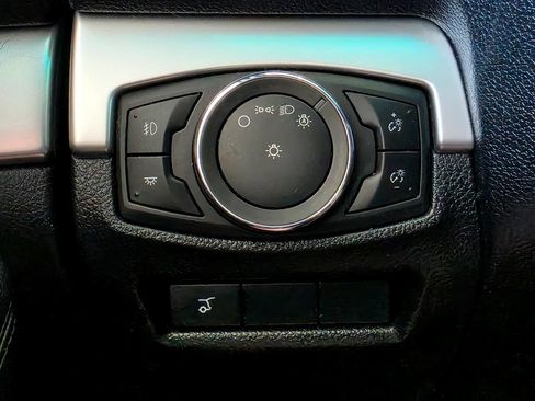 Used 2016 Ford Explorer XLT w/ Equipment Group 202A AWD/4WD image 22