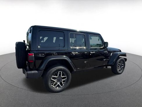 Used 2025 Jeep Wrangler Unlimited Sahara AWD/4WD image 12