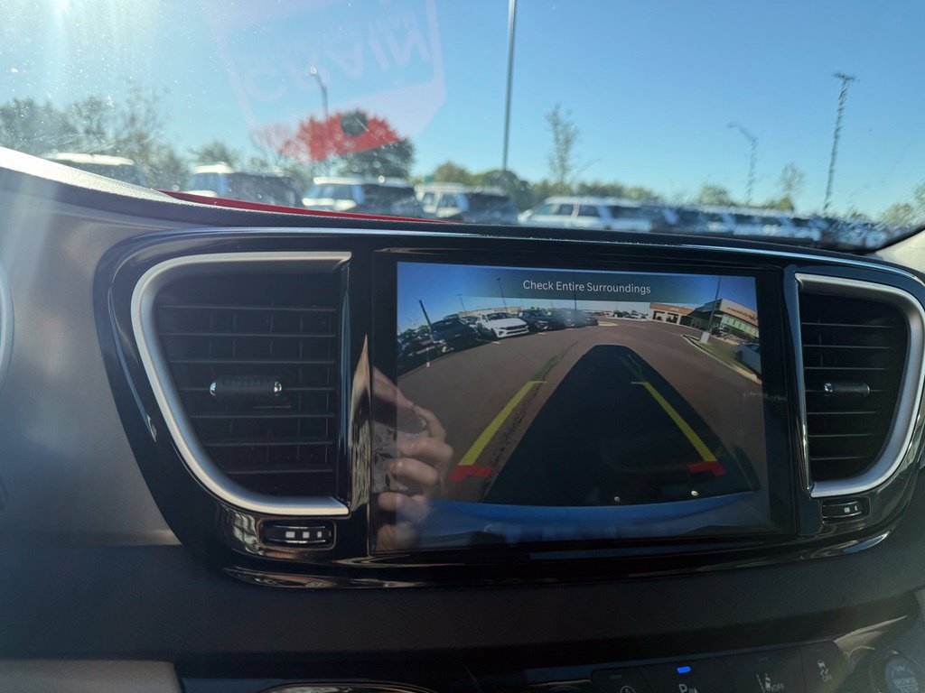 Used 2023 Chrysler Pacifica Touring-L FWD image 17