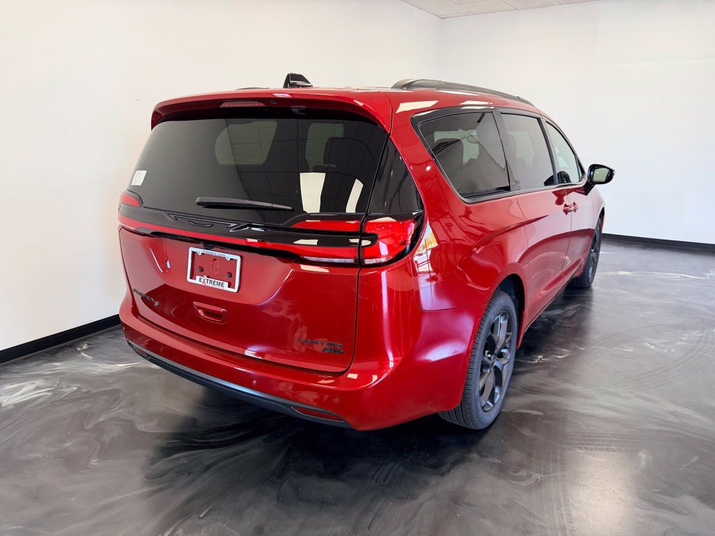 New 2027 Chrysler Pacifica Limited AWD/4WD image 24