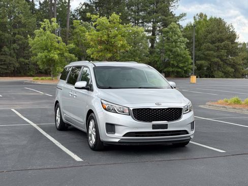 Used 2016 Kia Sedona LX w/ LX Convenience Package FWD image 4
