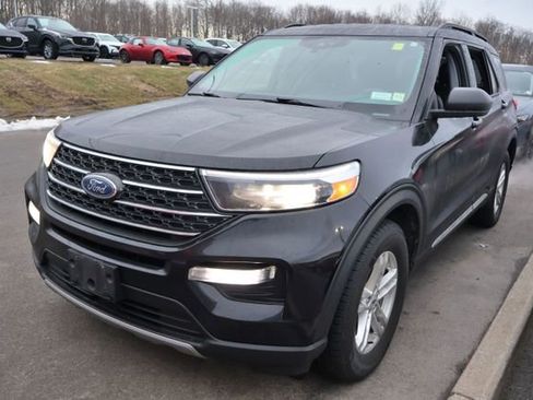 Used 2022 Ford Explorer XLT w/ Equipment Group 202A image 2