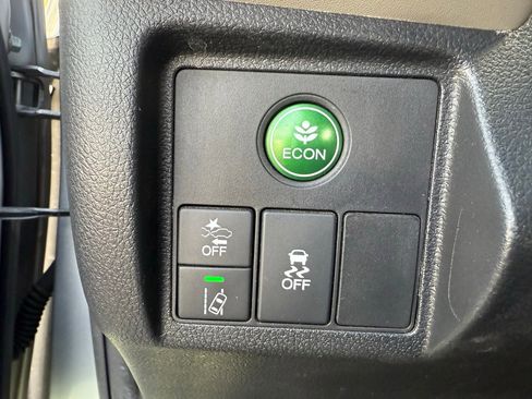 Used 2019 Honda HR-V Touring image 12