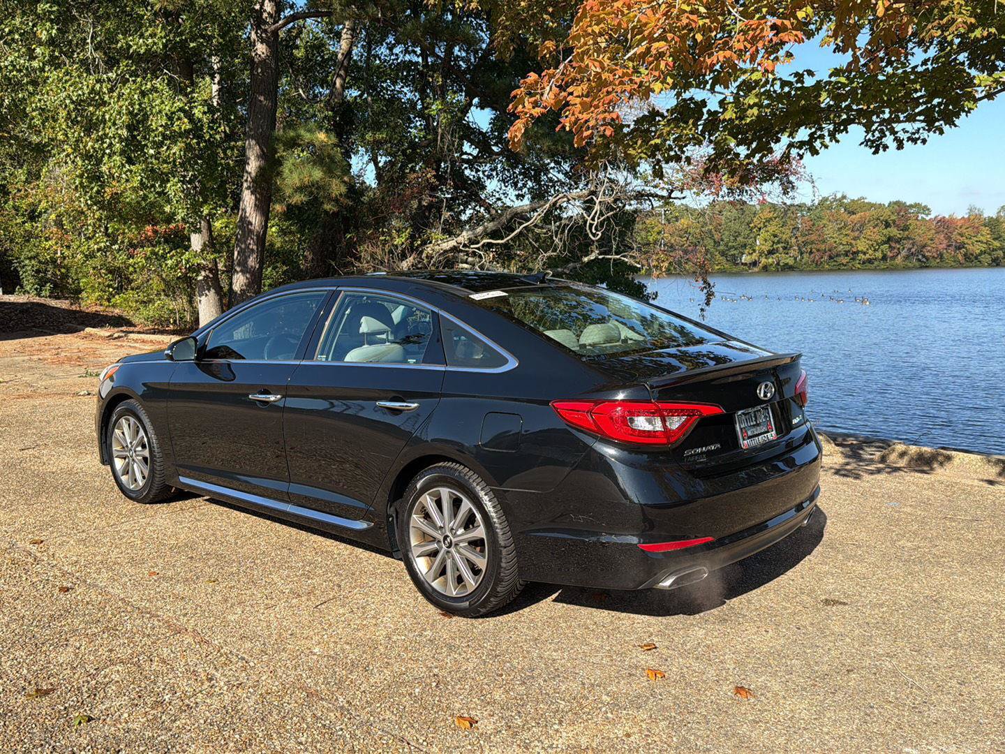 Used 2016 Hyundai Sonata Limited w/ Option Group 04 FWD image 13