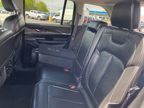 Used 2023 Jeep Grand Cherokee Limited AWD/4WD image 19