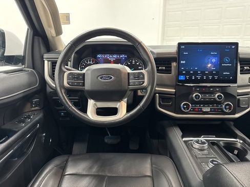 Used 2024 Ford Expedition XLT image 23